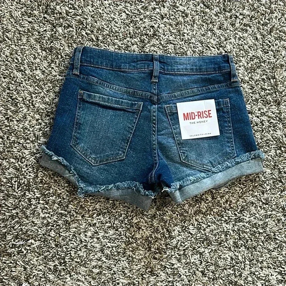 Celebrity Pink Shorts for women - Picture 2 of 4